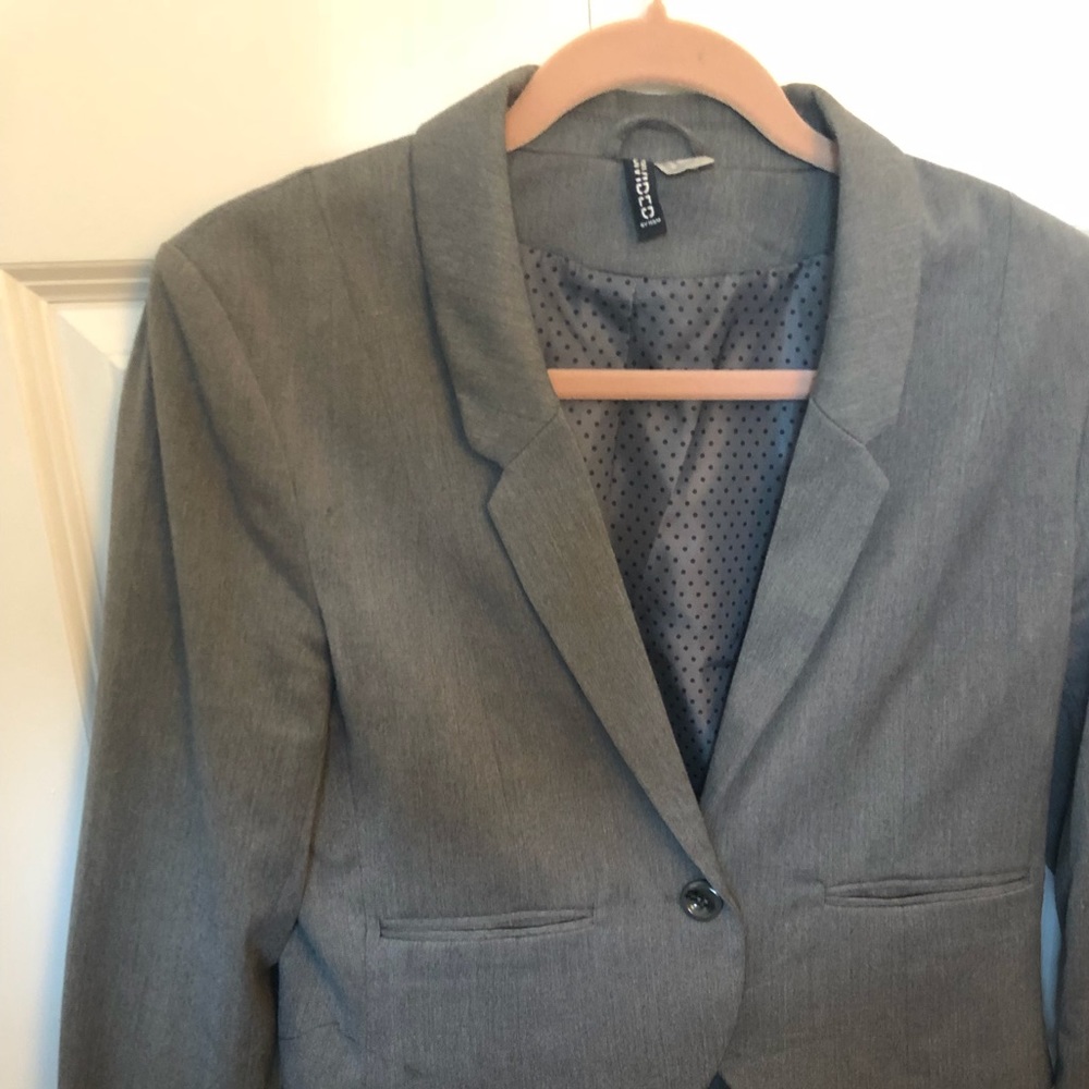 Cropped fit blazer (gray).